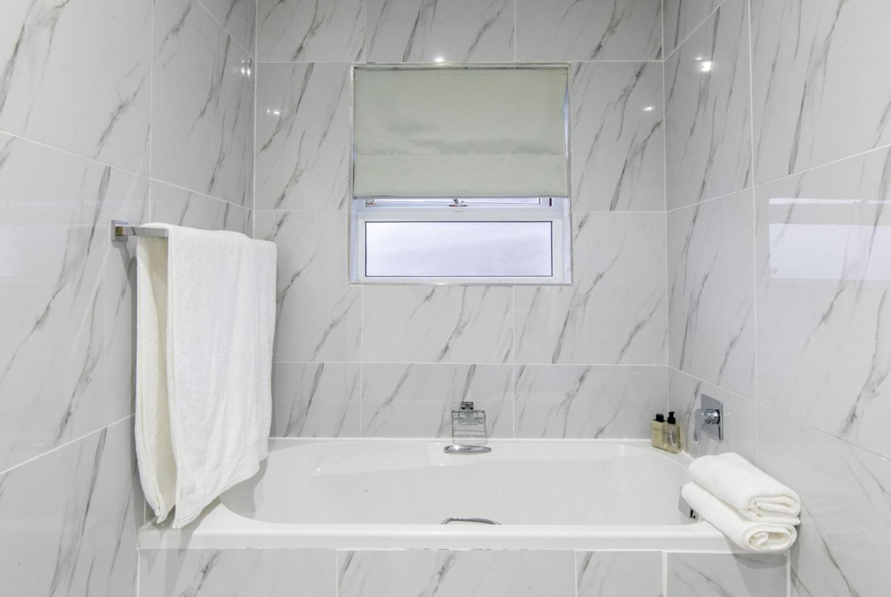 Dolphin Bay Boutique Hotel And Spa Πορτ Ελίζαμπεθ Εξωτερικό φωτογραφία